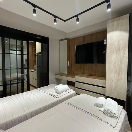 By Foot - Charm Apartment *